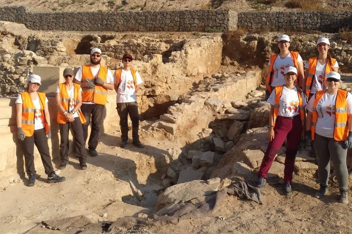 Nueve universitarios participan en la excavación arqueológica del Molinete
